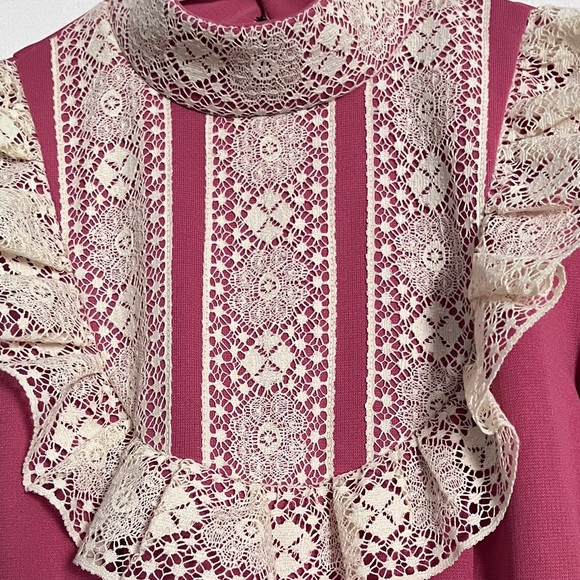 Vintage 70s Pink Prairie Cottage Lace Bib Long-sleeved Dress - Picture 10 of 12